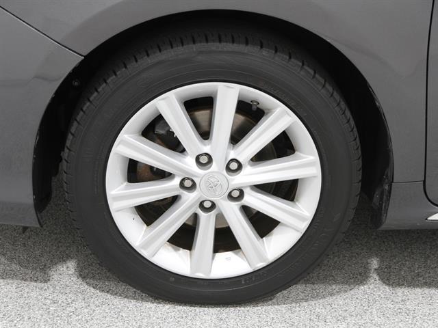 2014 Toyota Camry XLE V6 photo 22