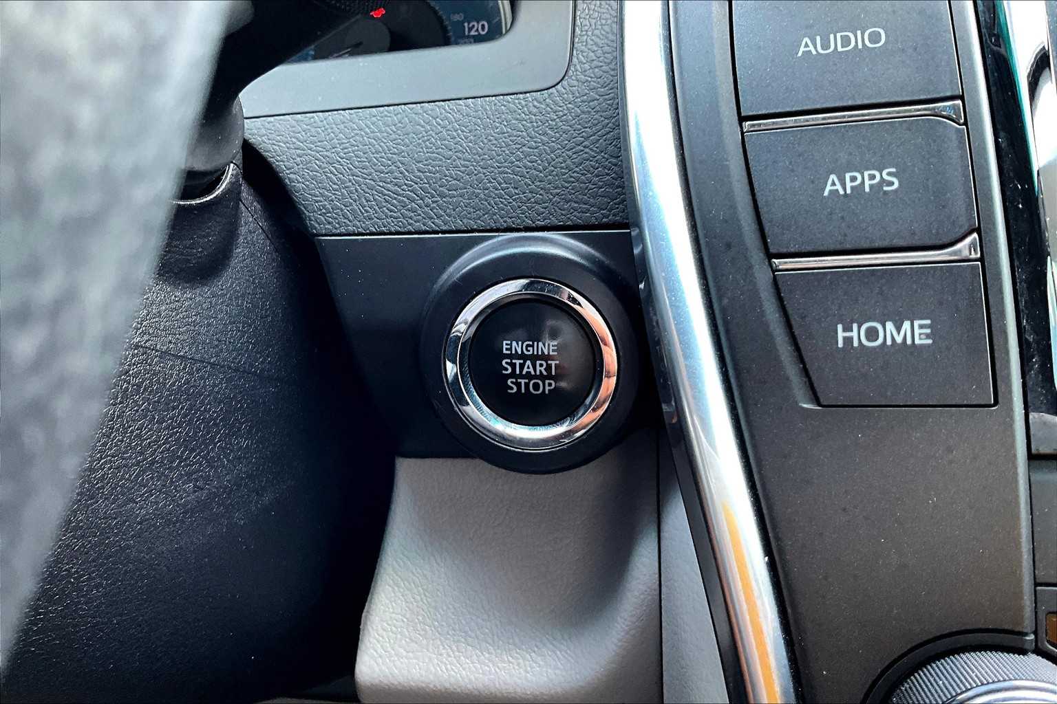 2016 Toyota Camry XLE photo 33