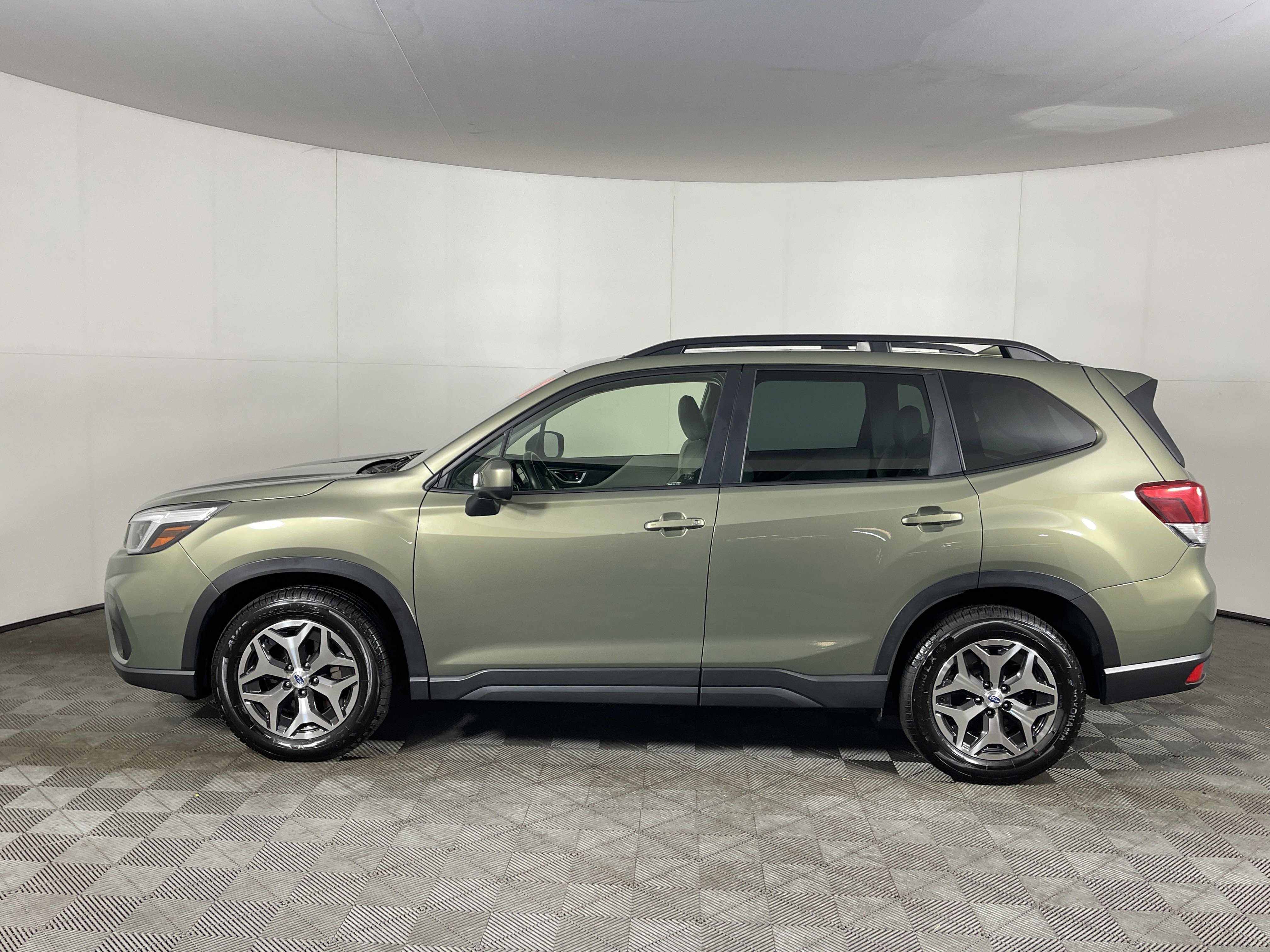 2021 Subaru Forester Premium photo 3