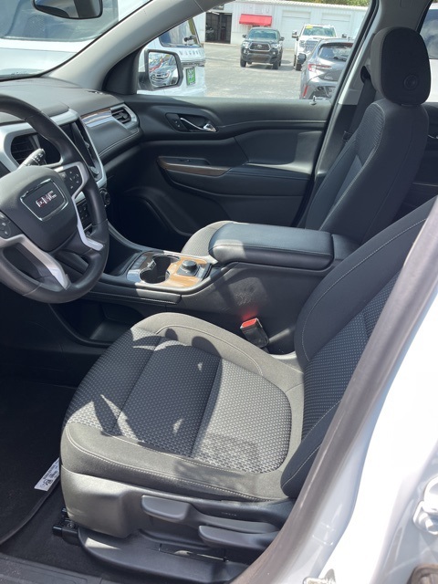 2023 Gmc Acadia SLE photo 2