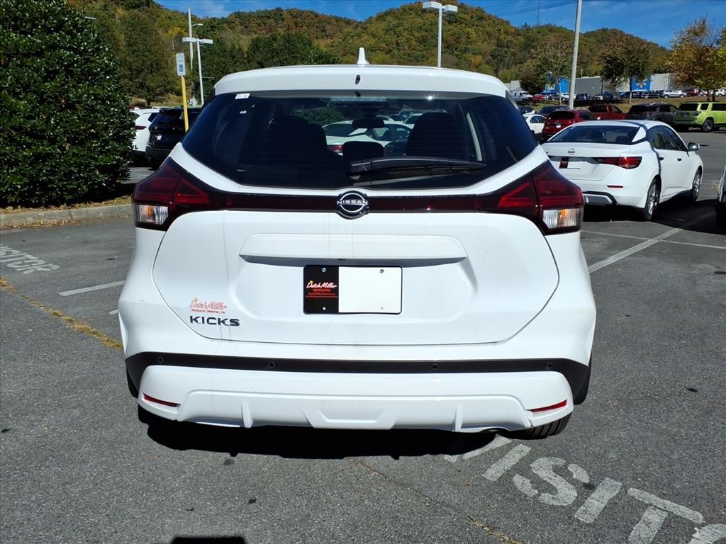 2025 Nissan Kicks Play S photo 4