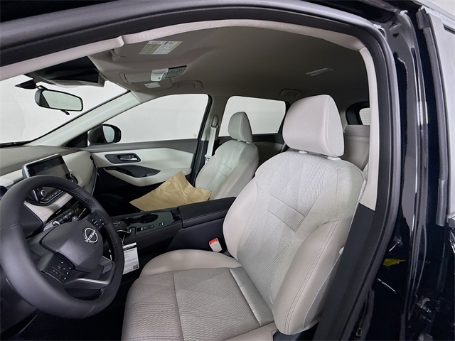 2025 Nissan Rogue SV photo 4