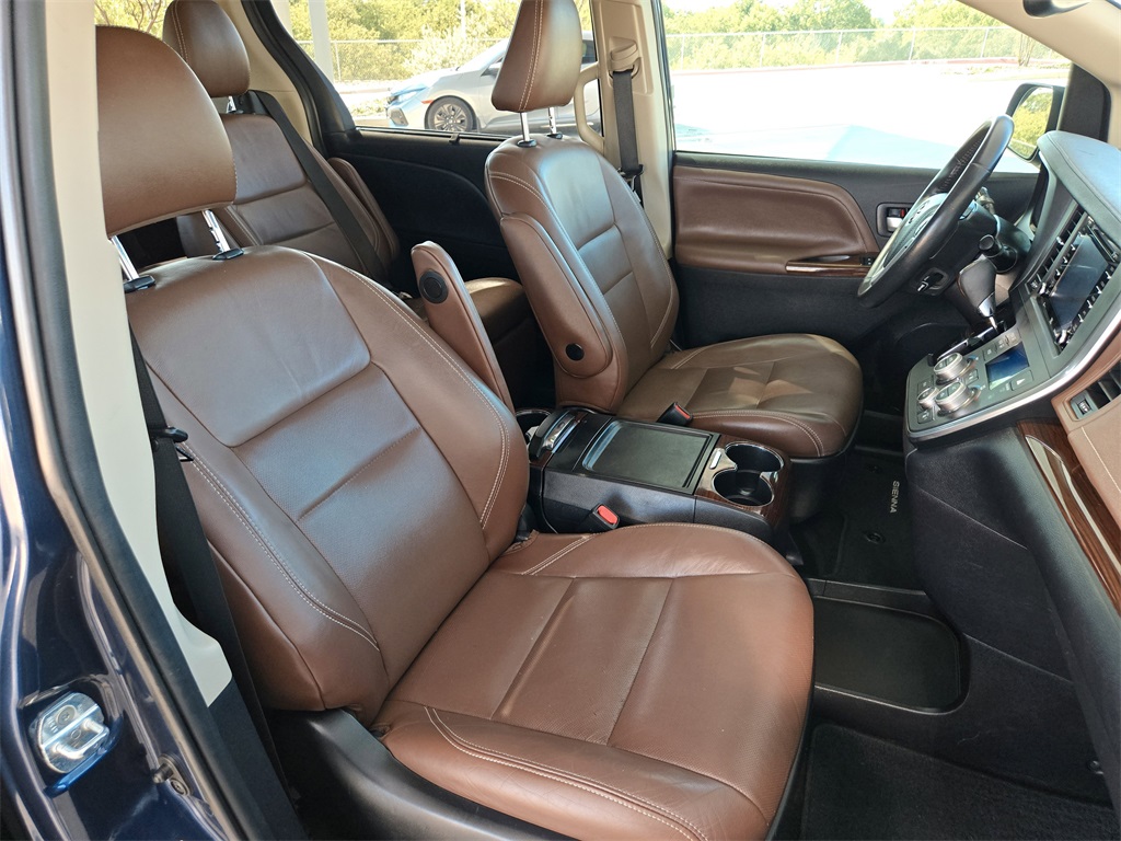 2019 Toyota Sienna Limited Premium photo 26