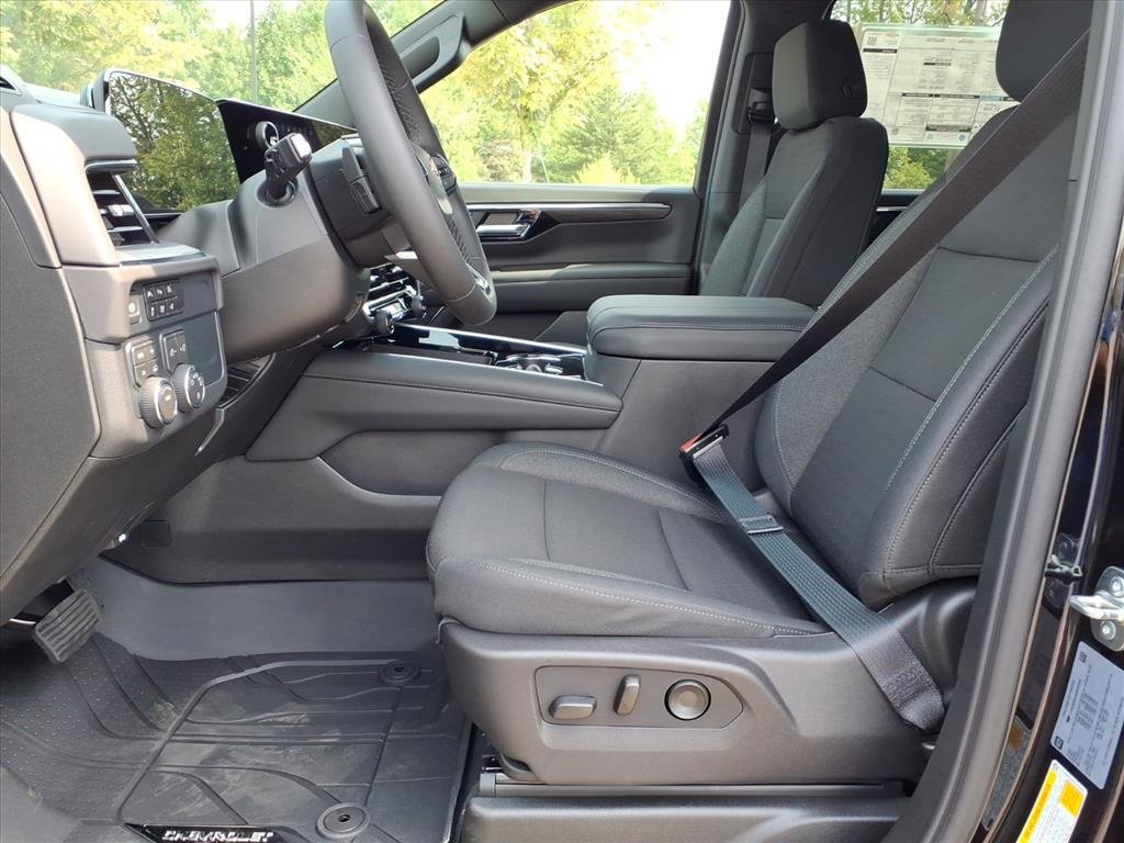 2025 Chevrolet Suburban LS photo 14