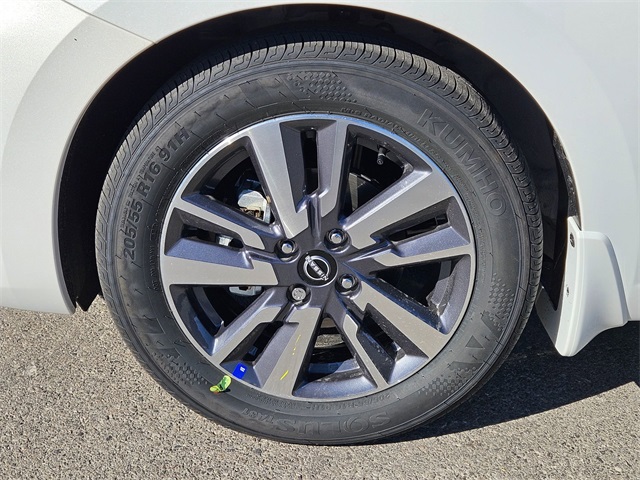 2025 Nissan Versa SV photo 4