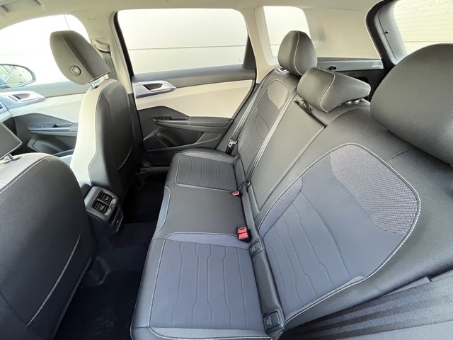 2025 Volkswagen Taos SE photo 3