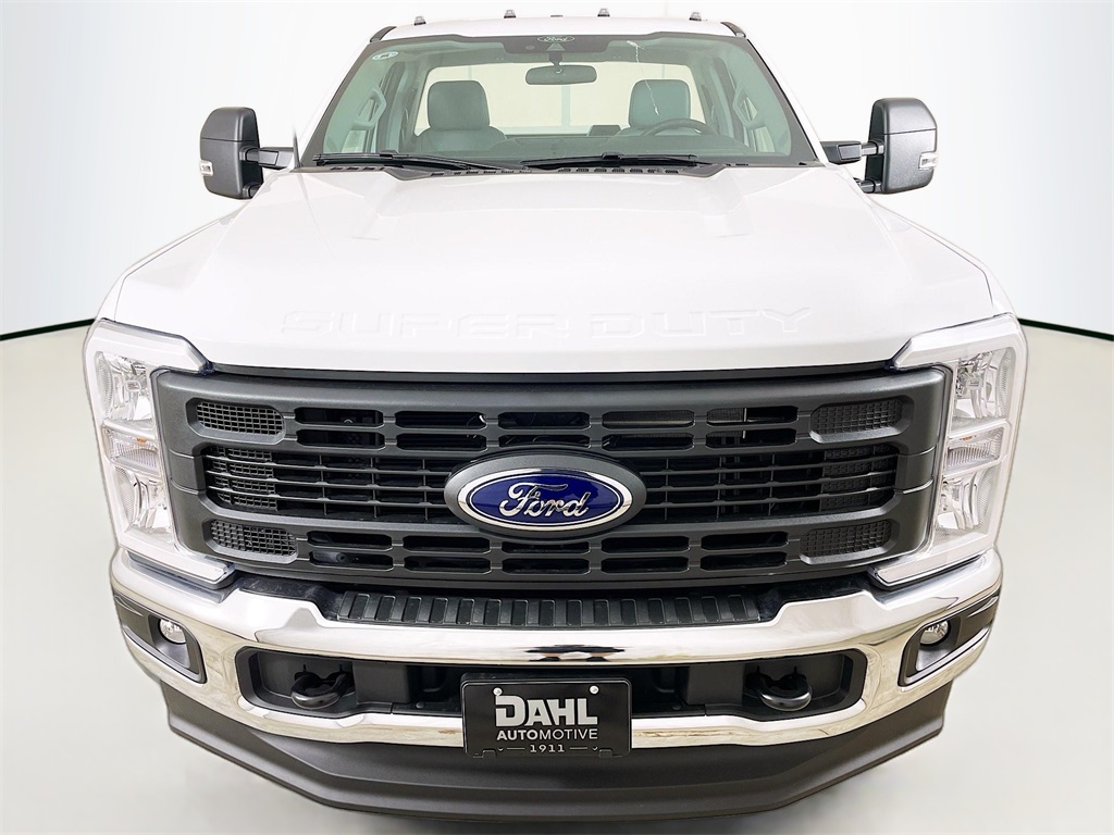 2025 Ford F-250 photo 2