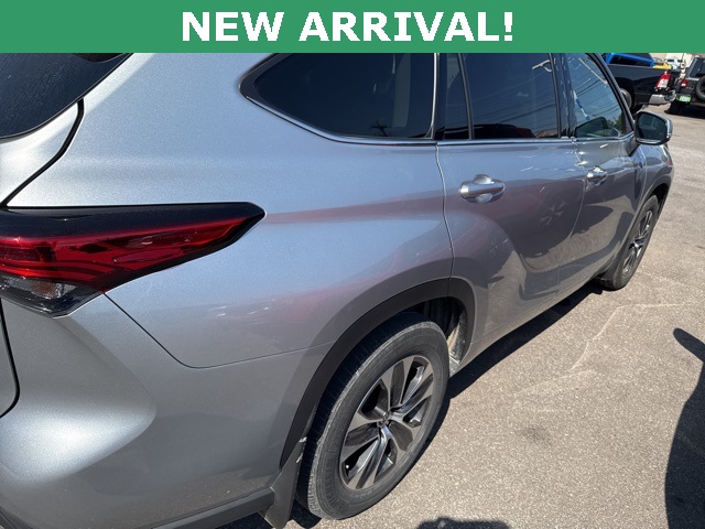 2022 Toyota Highlander XLE photo 5