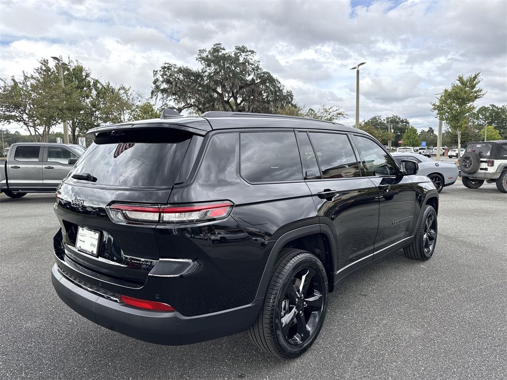 2025 Jeep Grand Cherokee Limited photo 2