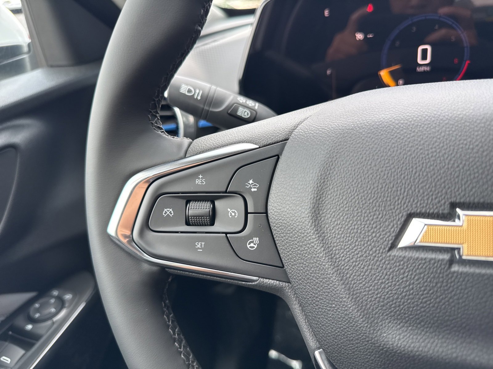 2025 Chevrolet Trax LT photo 24