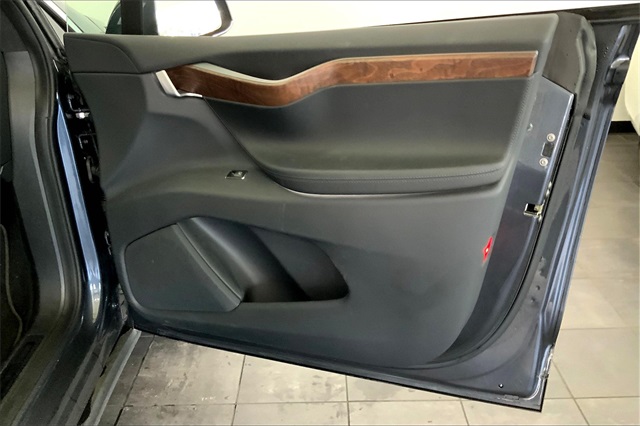 2020 Tesla Model X Long Range photo 15