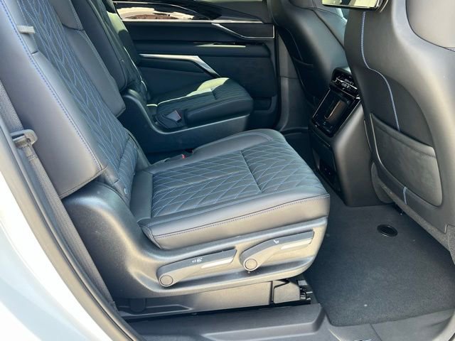 2025 Cadillac Escalade IQ Luxury photo 20