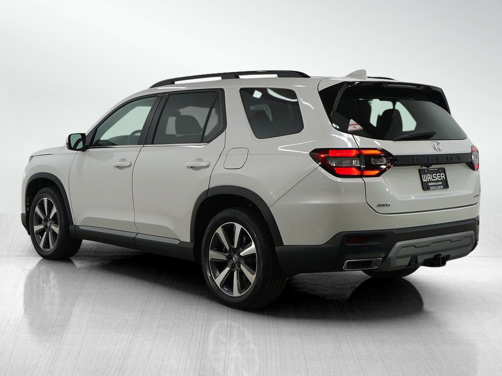 2023 Honda Pilot Touring photo 2