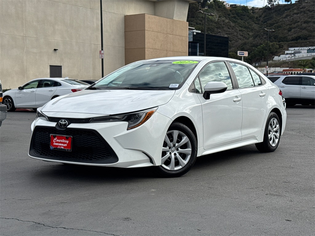 2022 Toyota Corolla LE photo 2