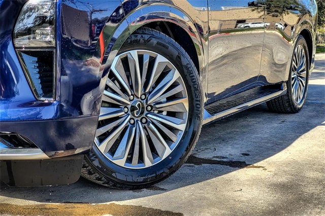 2025 Infiniti QX80 Luxe photo 3