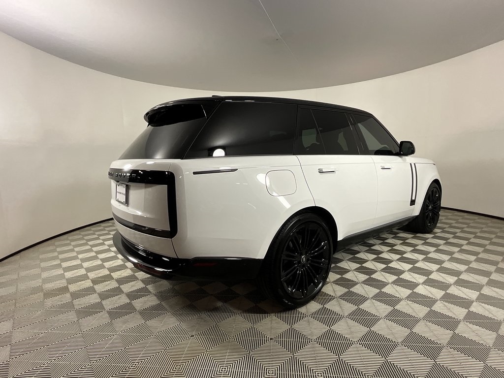 2025 Land Rover Range Rover SE photo 4