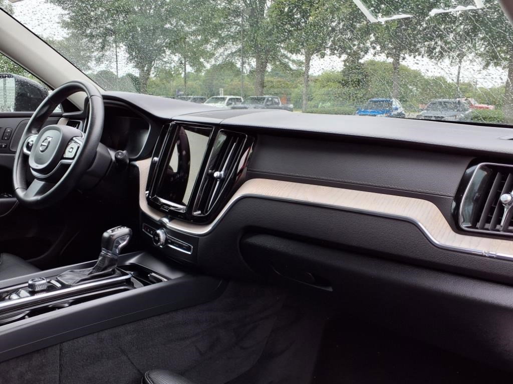 2021 Volvo XC60 T5 Inscription photo 3