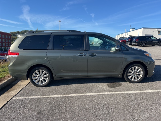 2013 Toyota Sienna photo 6
