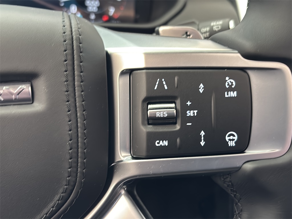 2025 Land Rover Discovery Metropolitan Edition photo 17