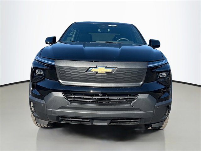 2026 Chevrolet Silverado EV photo 2