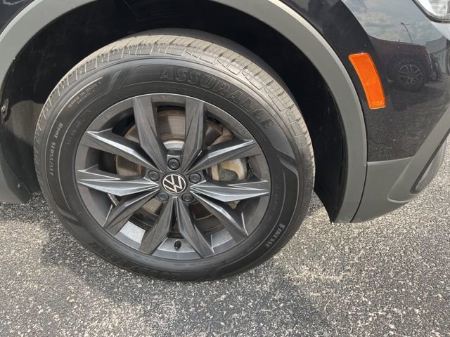 2023 Volkswagen Tiguan SE photo 2