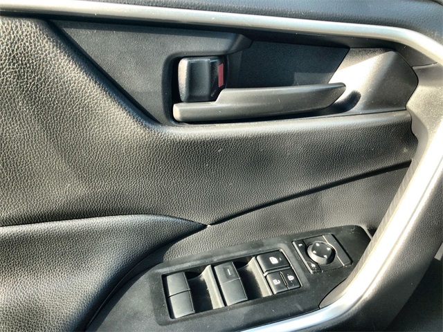 2024 Toyota RAV4 LE photo 6