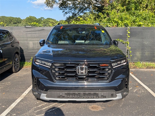 2025 Honda Pilot TrailSport photo 2