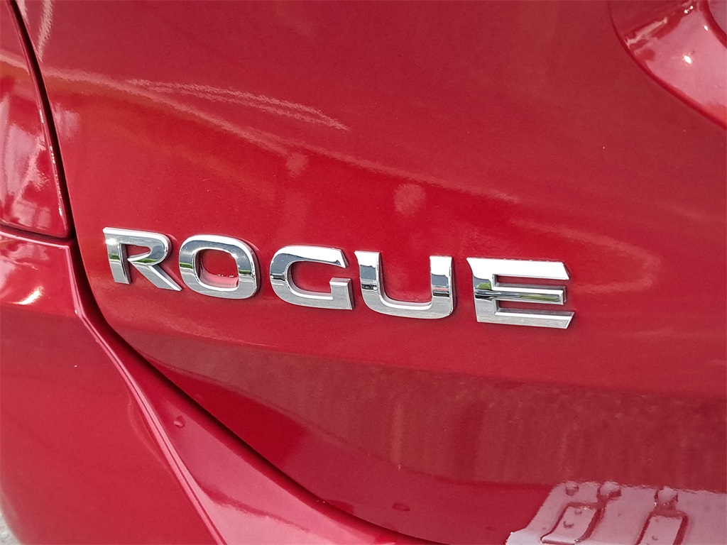 2017 Nissan Rogue SV photo 9