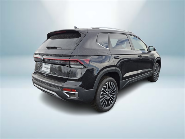 2025 Volkswagen Taos SE photo 3