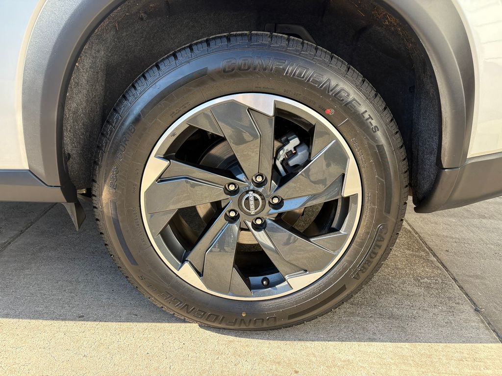 2024 Nissan Rogue SV photo 10