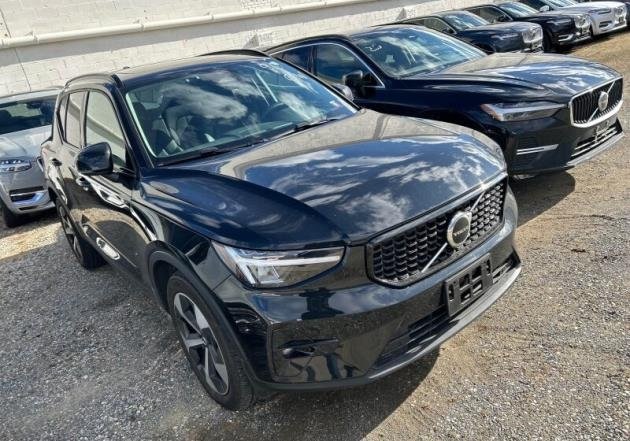 2023 Volvo XC40 Plus's photo