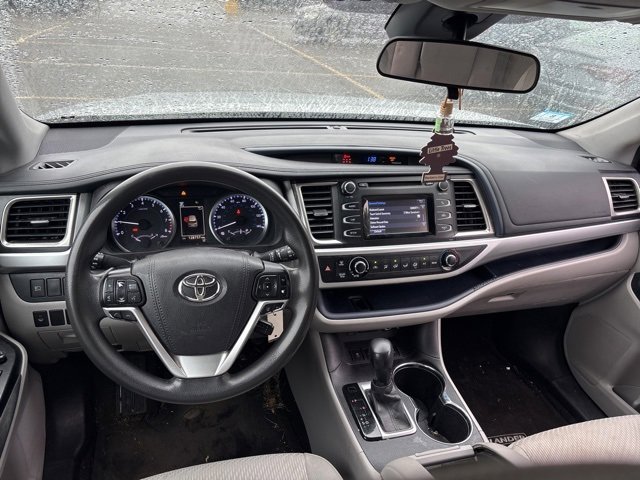 2017 Toyota Highlander LE Plus photo 8