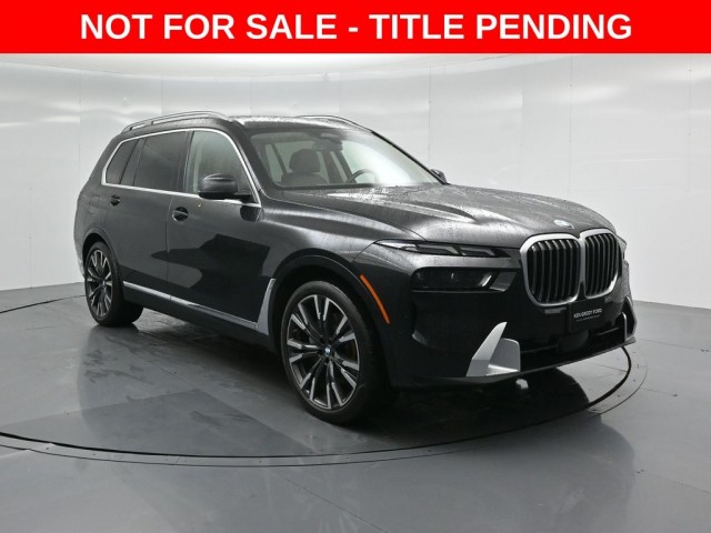 2023 BMW X7 40i's photo
