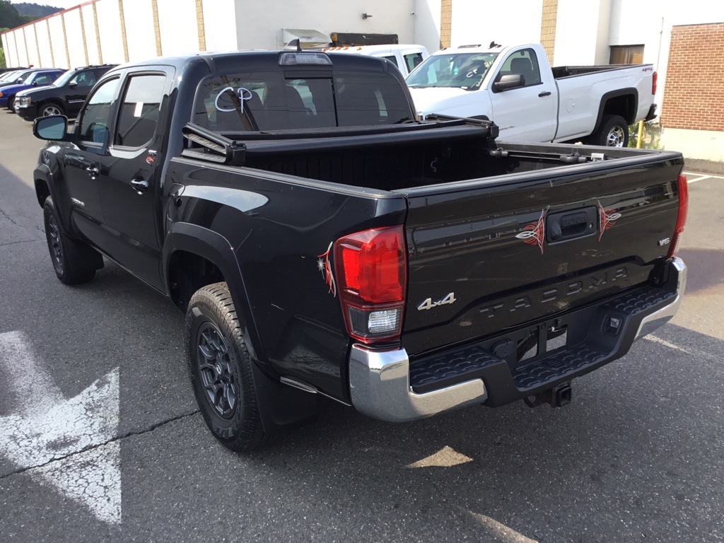 2018 Toyota Tacoma SR5 photo 3