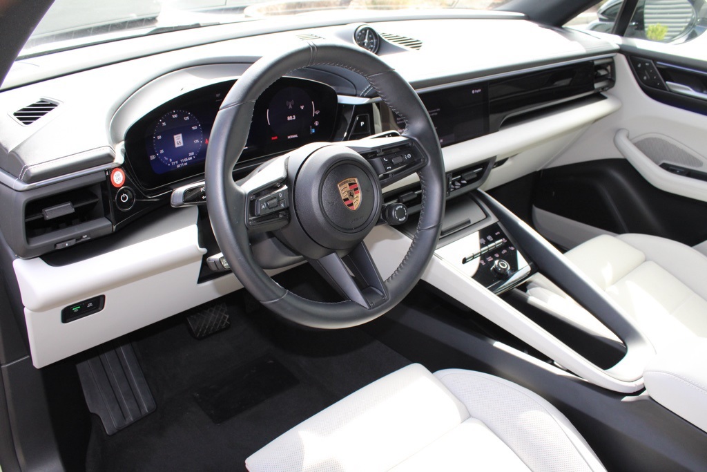 2024 Porsche Macan Electric 4 photo 4