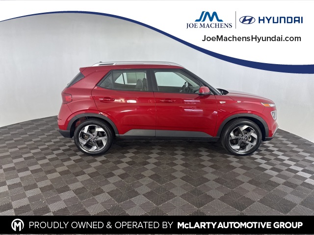 2022 Hyundai Venue SEL Limited photo 2