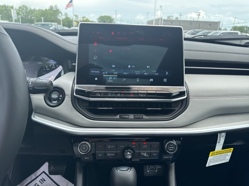 2025 Jeep Compass Limited photo 4