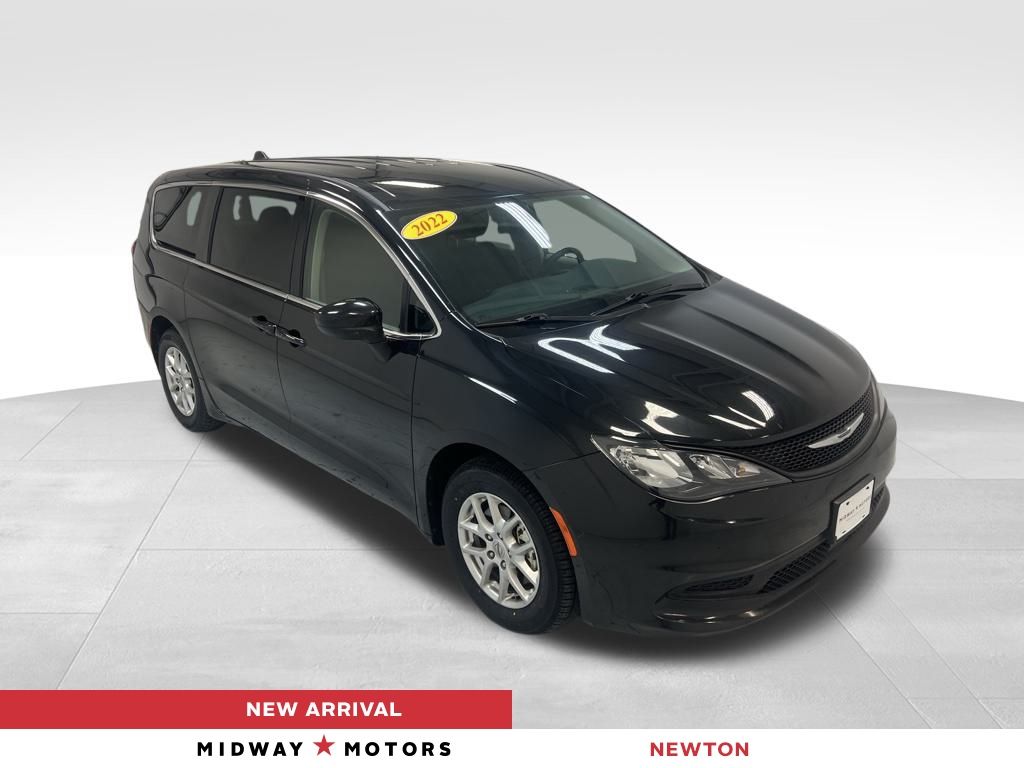 Pre-Owned 2022 Chrysler Voyager LX's photo