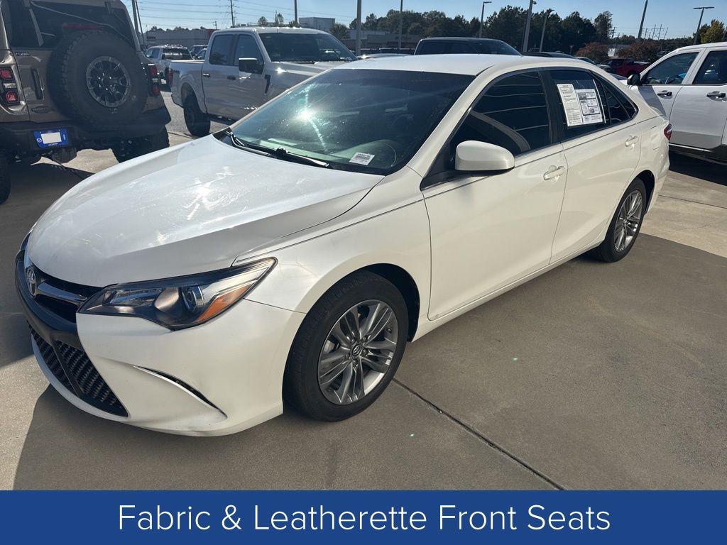 2017 Toyota Camry SE photo 2