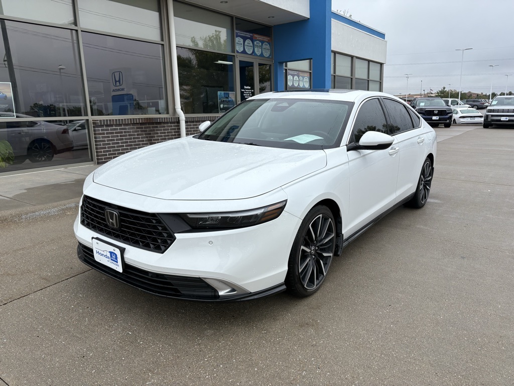 2023 Honda Accord Hybrid Touring's photo