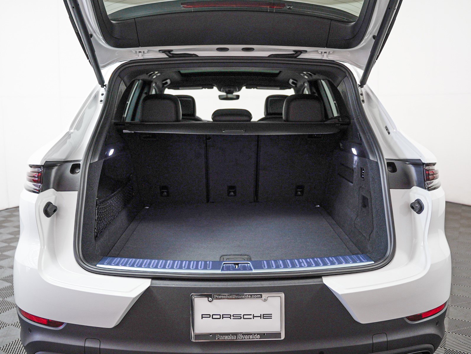 2025 Porsche Cayenne photo 27