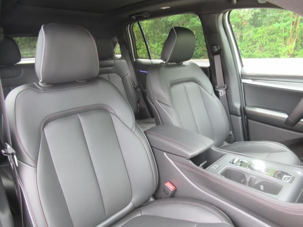 2025 Jeep Wagoneer S Limited photo 10