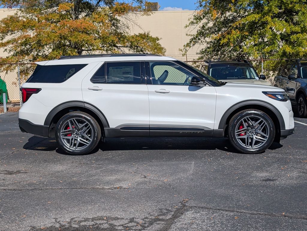 2026 Ford Explorer ST photo 3