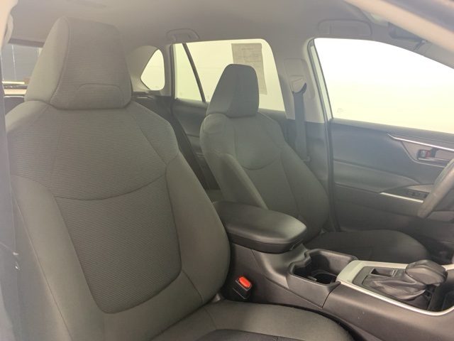 2022 Toyota RAV4 LE photo 25