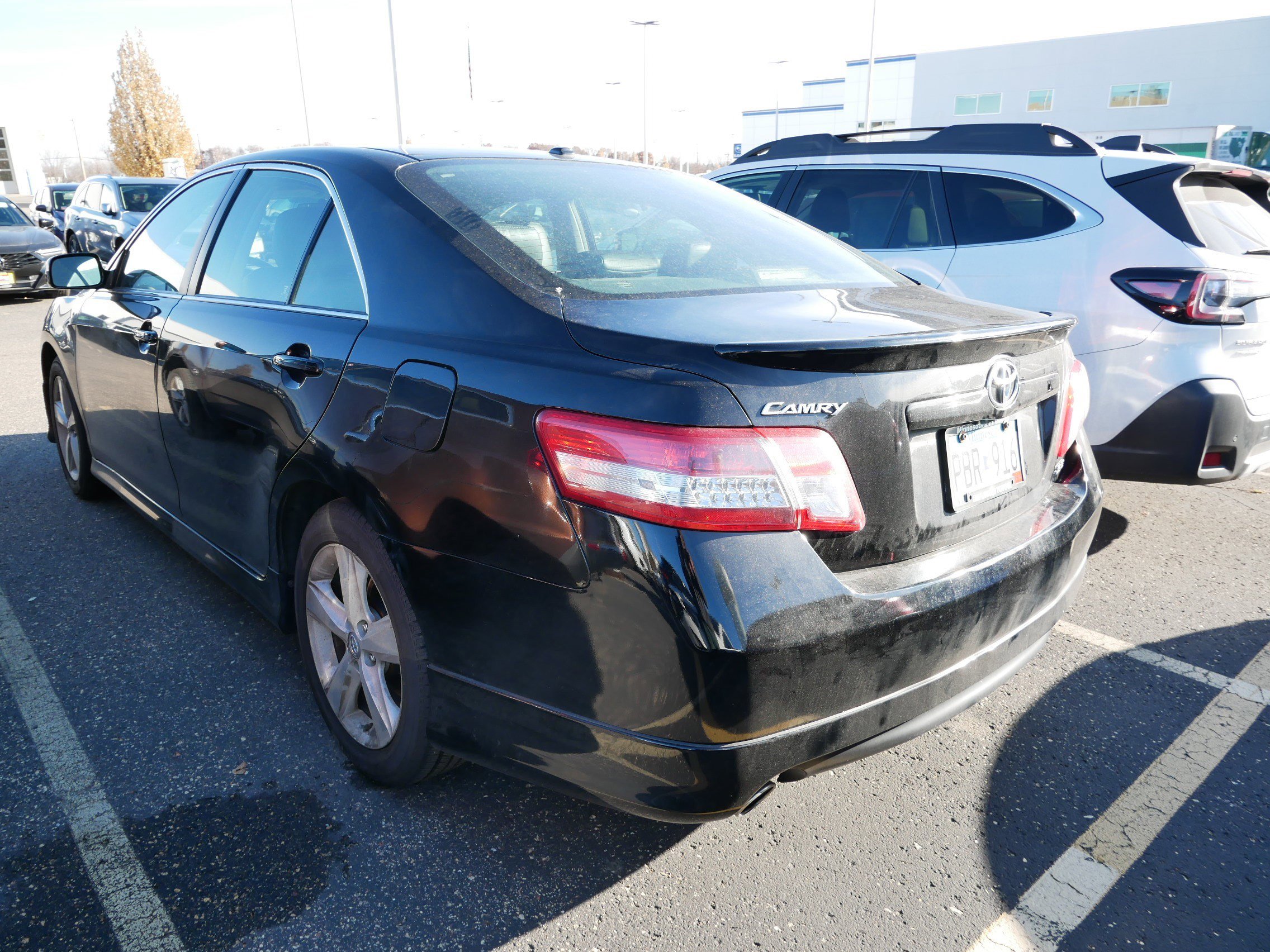 2010 Toyota Camry SE photo 3