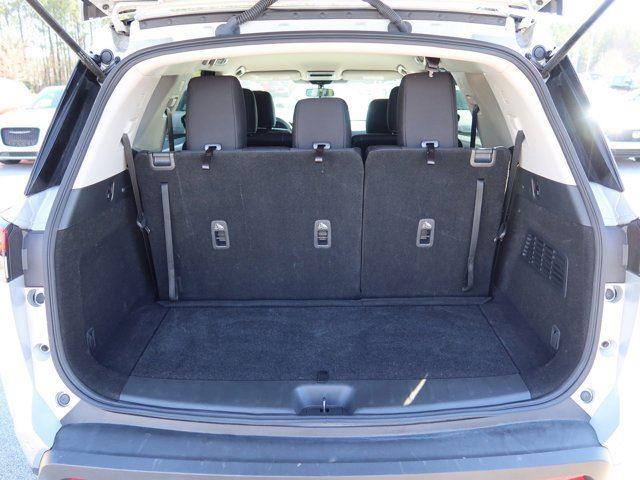 2024 Nissan Pathfinder SV photo 4