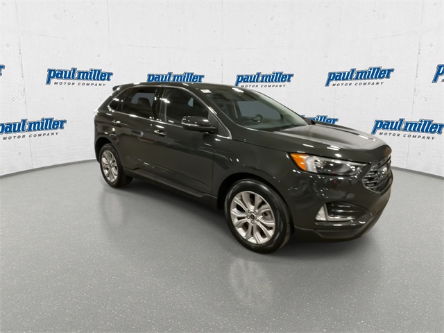 2024 Ford Edge Titanium photo 2