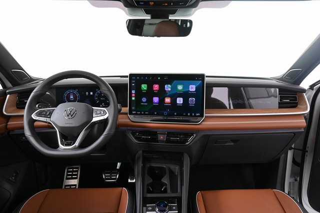 2025 Volkswagen Tiguan SEL R-Line Black photo 16