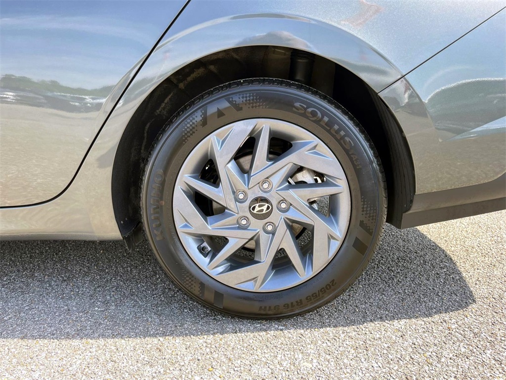2024 Hyundai Elantra SEL photo 9