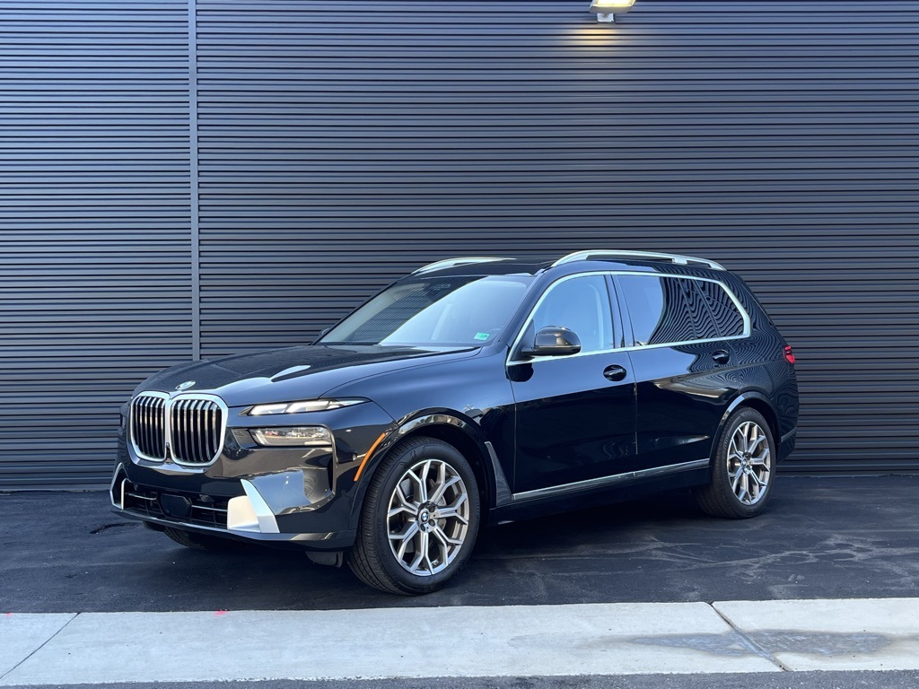 2023 BMW X7 40i's photo